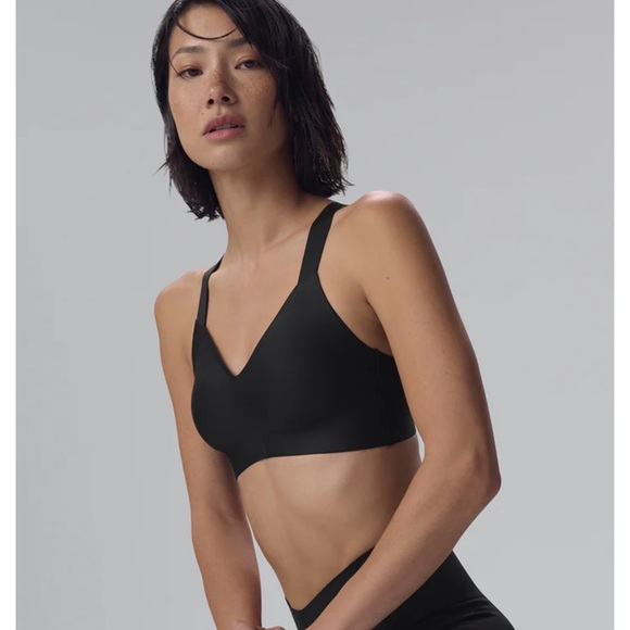 ALO Yoga airlift strength sports bra - Picture 3 of 10